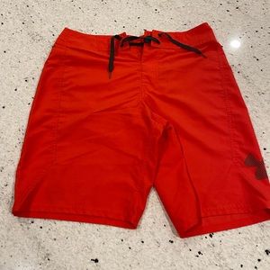 LIKE NEW MENS UNDER ARMOR BOARD SHORTS